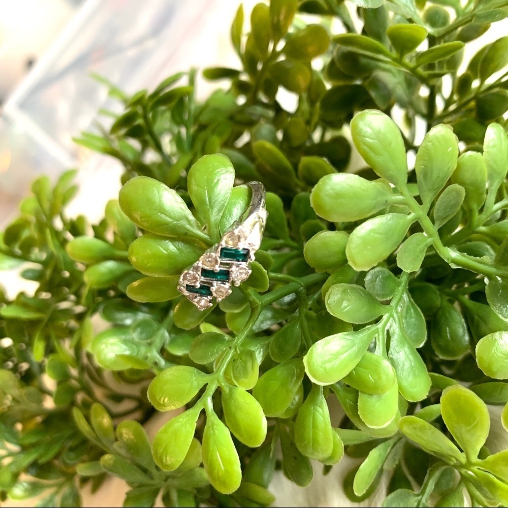 Avon Silver and Rhinestone Ring - Picture 4 of 6